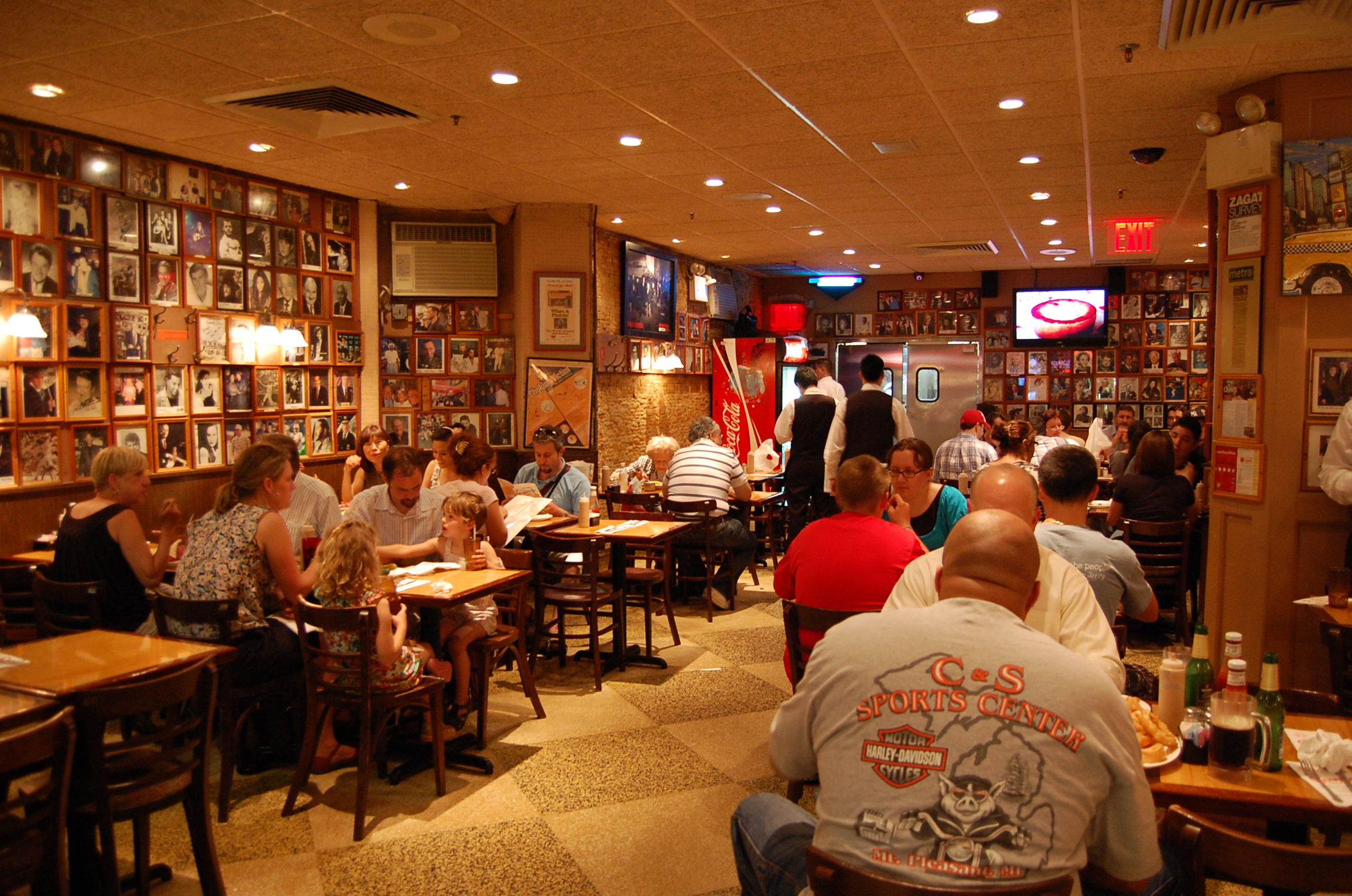 carnegie deli original dining room