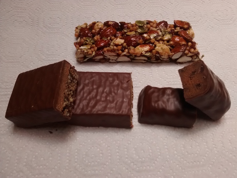 |<image-caption/>|Wikimedia Commons” title=”|<image-caption/>|Wikimedia Commons” /></div>
<p><!-- END scald=3531 --></div>
</div>
<p>If you’re eating a protein bar as a snack, be sure to look at your calorie count.You might blow half of your day’s calorie allotment in one chocolate-covered sitting. Protein bars are a quick, convenient grab, but might not fill you up as long as a balanced, properly portioned meal.</p>
<p>You also don’t have to worry about “net carbs,” which is the what results when you subtract fiber totals from carbohydrate totals. Fiber still provides calories, which are still entering your body as you masticate a snack or meal-replacement bar. “Net carb” math doesn’t make them go away.</p>
<p><b>Gluten-free foods</b>
<p>“Gluten” is a big, trendy buzzword that might be getting too much credit for dieting disasters.
<div class=