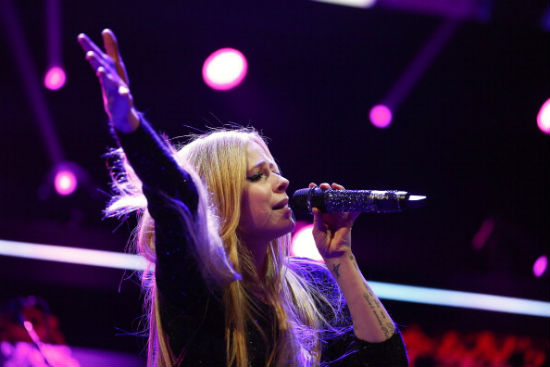 Avril Lavigne Lyme disease update, new music