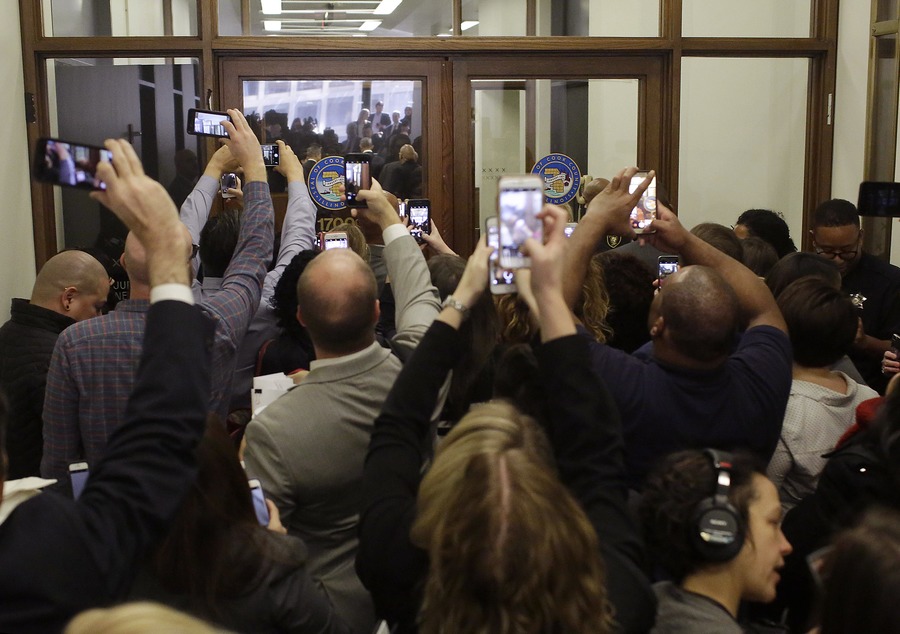 Barack Obama shows up for jury duty in Chicago