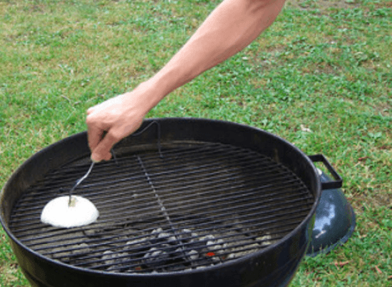 how to clean a grill with an onion