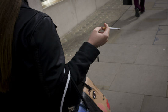 does smoking cause acne cigarette