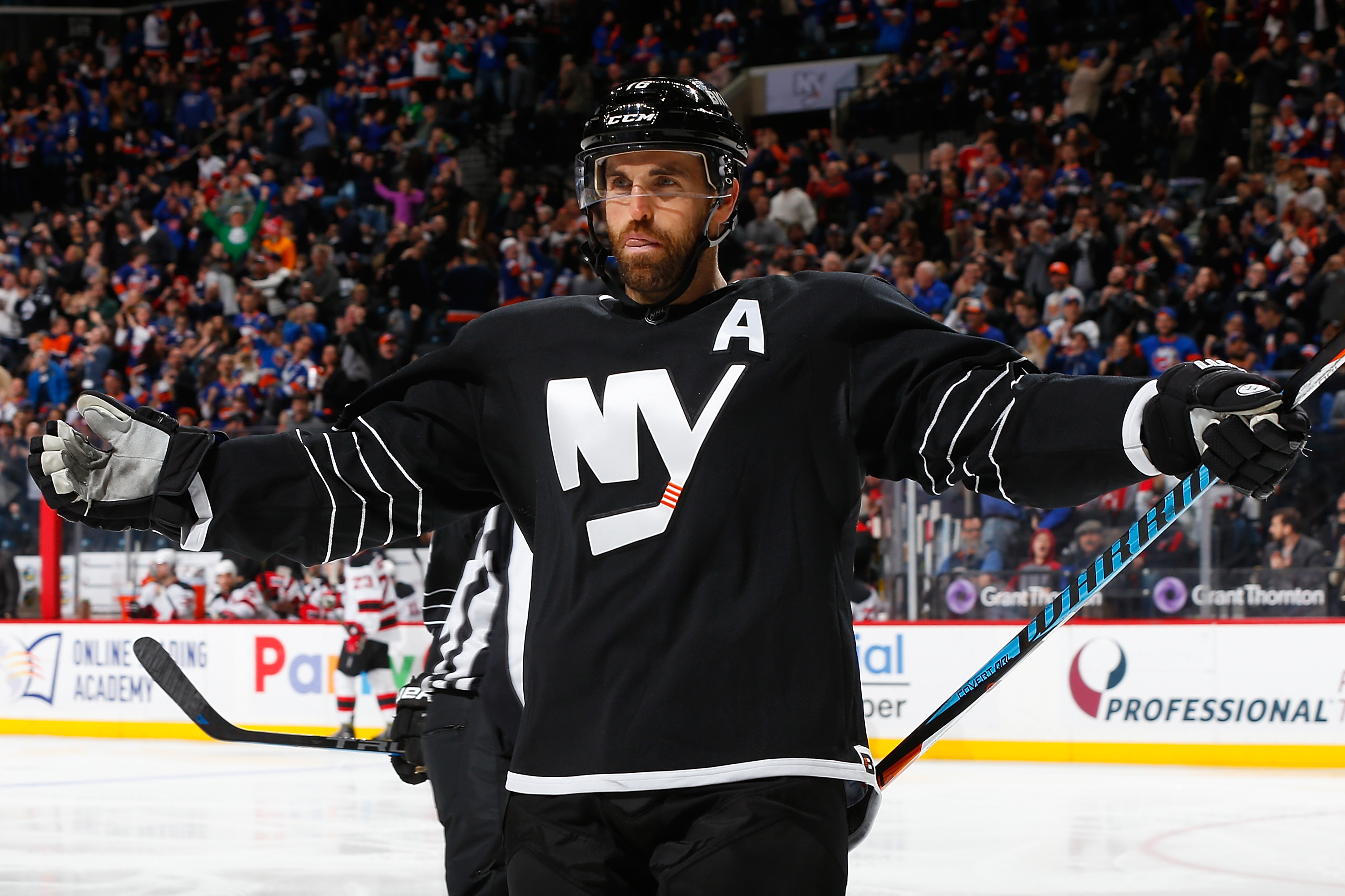 NHL Islanders drop new third jersey 